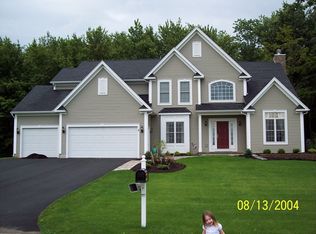 8 Periwinkle Dr, Fairport, NY 14450