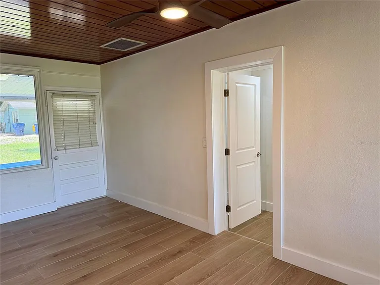 301 S Seminole Ave — Photo 18