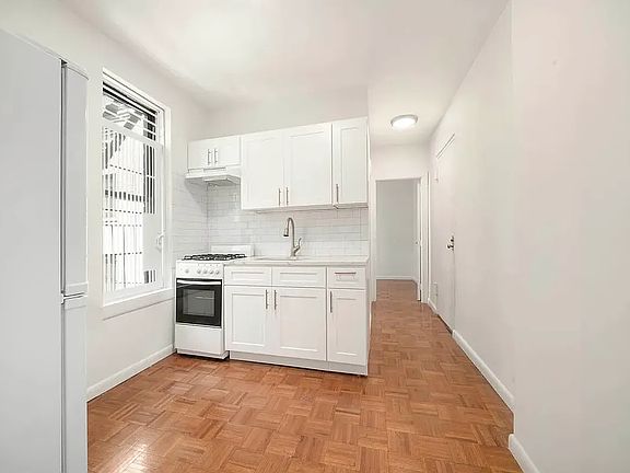 2nd image of 506 E 13th St APT 10