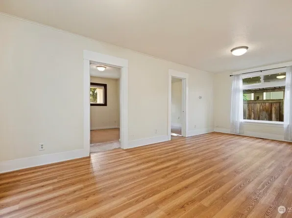 740 N 75th St, Seattle, WA 98103