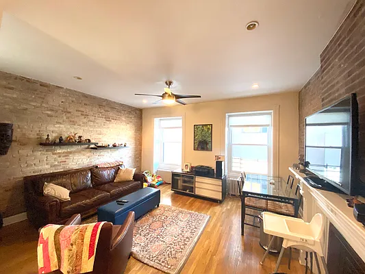 Rented by Bold New York | media 33