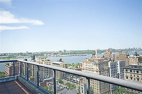 Rented by Green Home NY Realty LLC | media 7