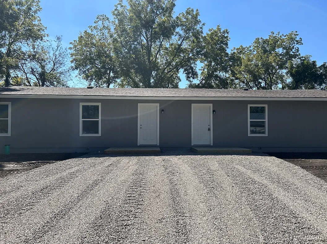 2 bed, $1,300 — Photo 2