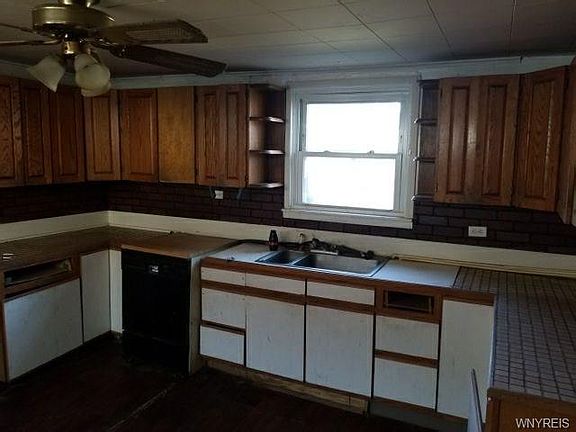 3rd image of 103 Guernsey St