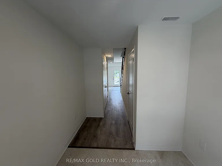 702 Front Royal St — Photo 4