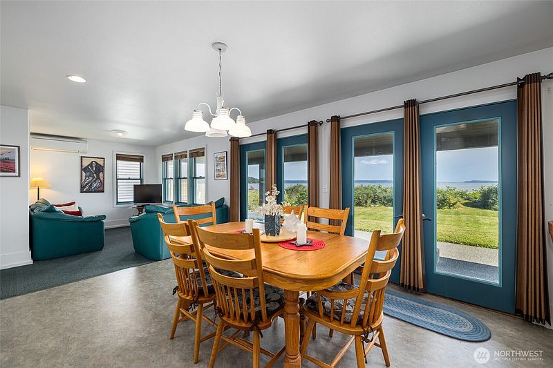 4th image of 754 Livingston Bay Shore Drive