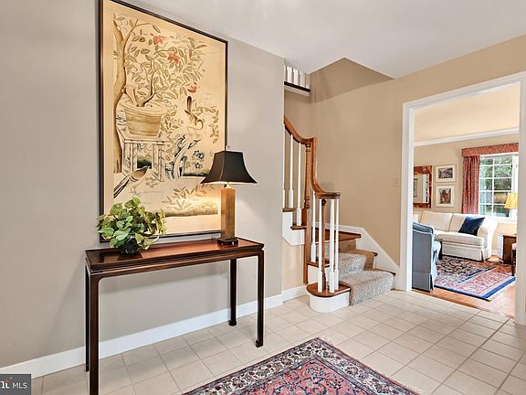 4th image of 1318 Beaconfield Ln