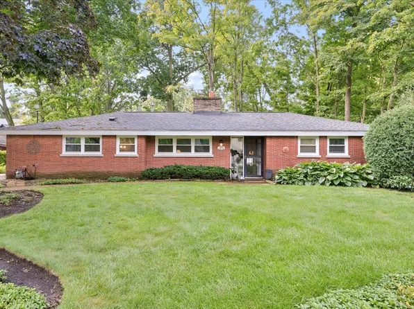 1233 Glenoak Ln, Northbrook, IL 60062