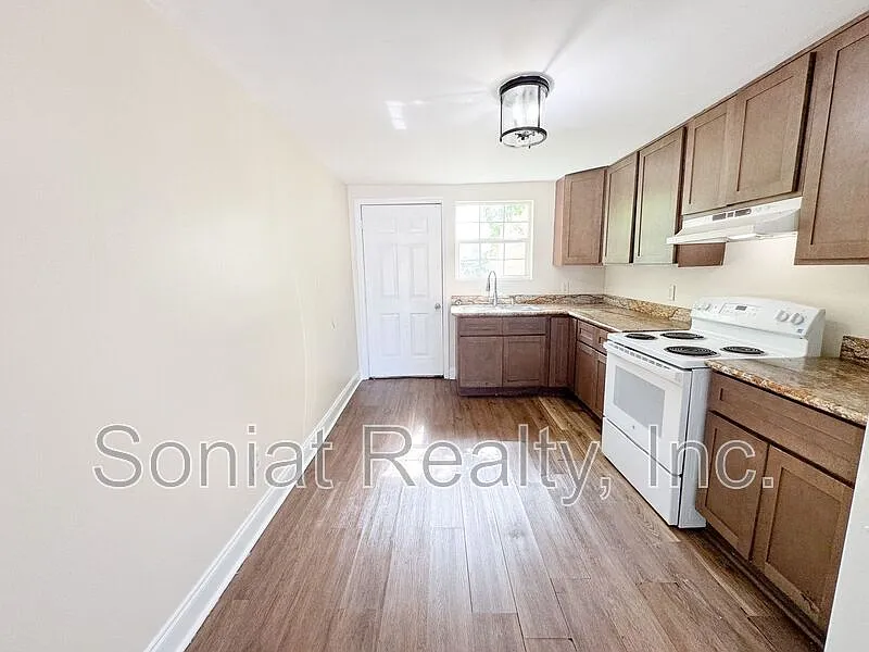2 bed, 1.0 bath, 850 sqft, $1,200 — Photo 2