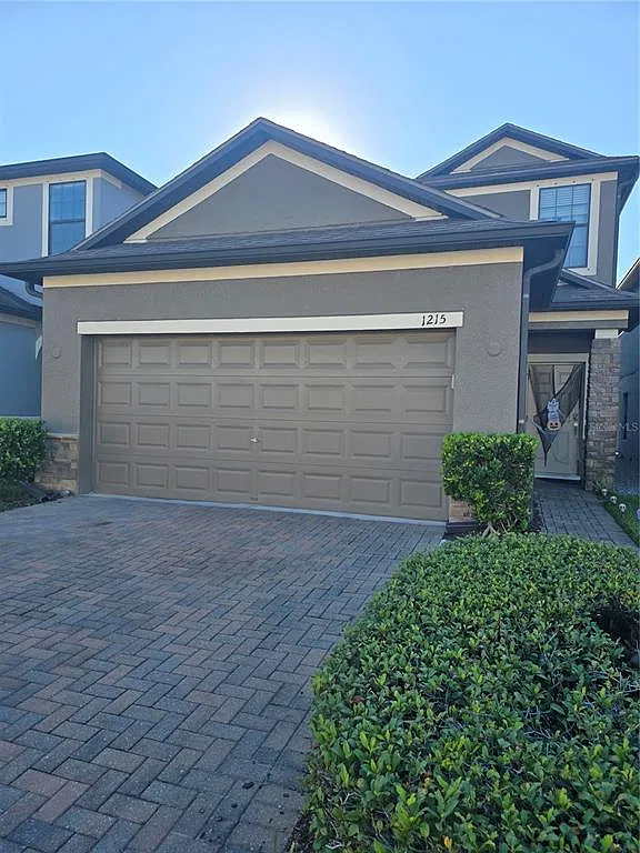4 bed, 2.5 bath, 2347 sqft, $2,700 — Photo 1