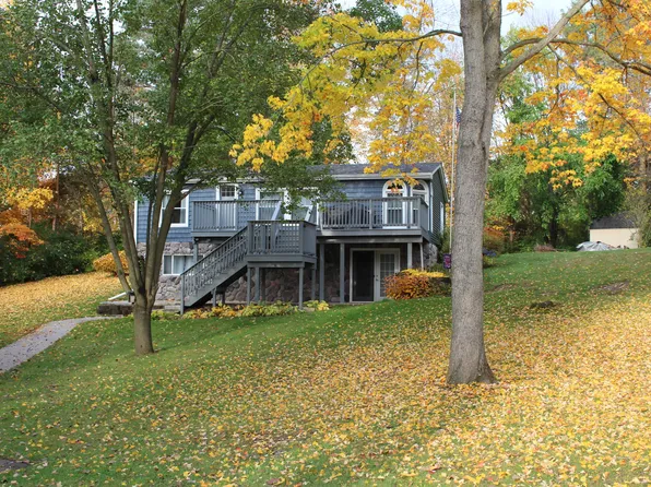 136 Westshore Dr, Jerome, MI 49249