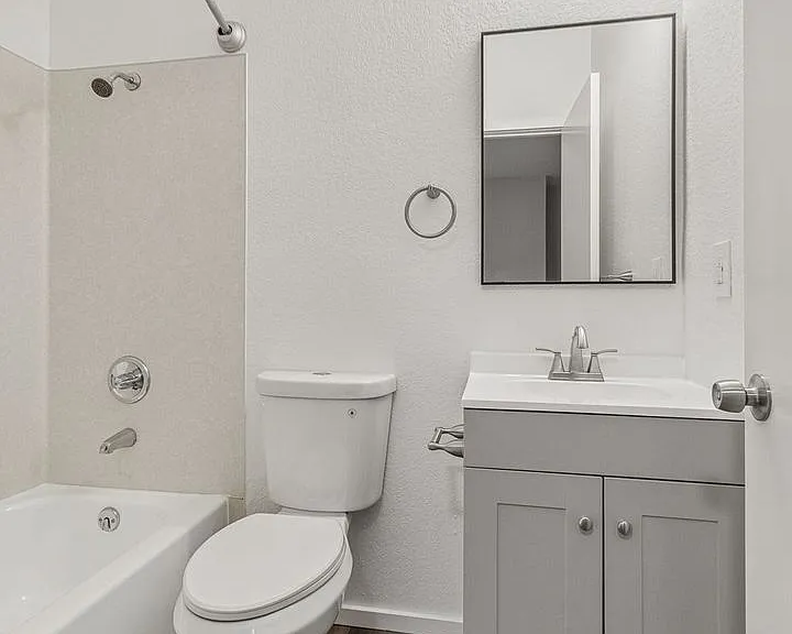 Pine Street Apartments — Photo 10
