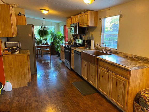 4th image of 14 Sanford Ln