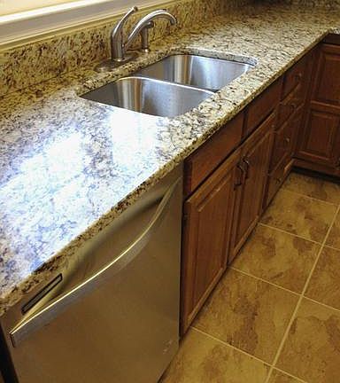 4th image of 7033 Kings Manor Dr
