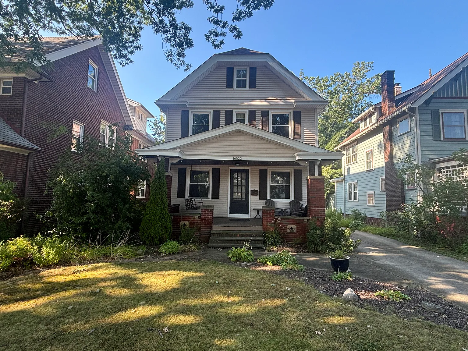 4 bed, $2,850 — Photo 1