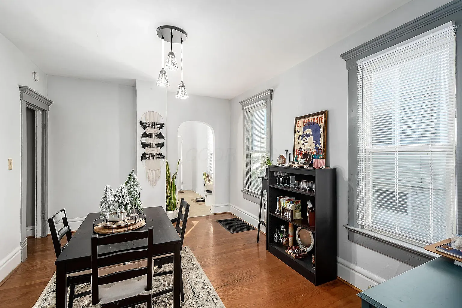 2 bed, 1200 sqft, $1,600 — Photo 1