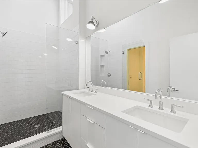 6012 Hudson St #3 — Photo 16