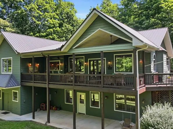 121 Forest Run Rd, Whittier, NC 28789