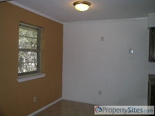 4th image of 4813 Honeysuckle Dr