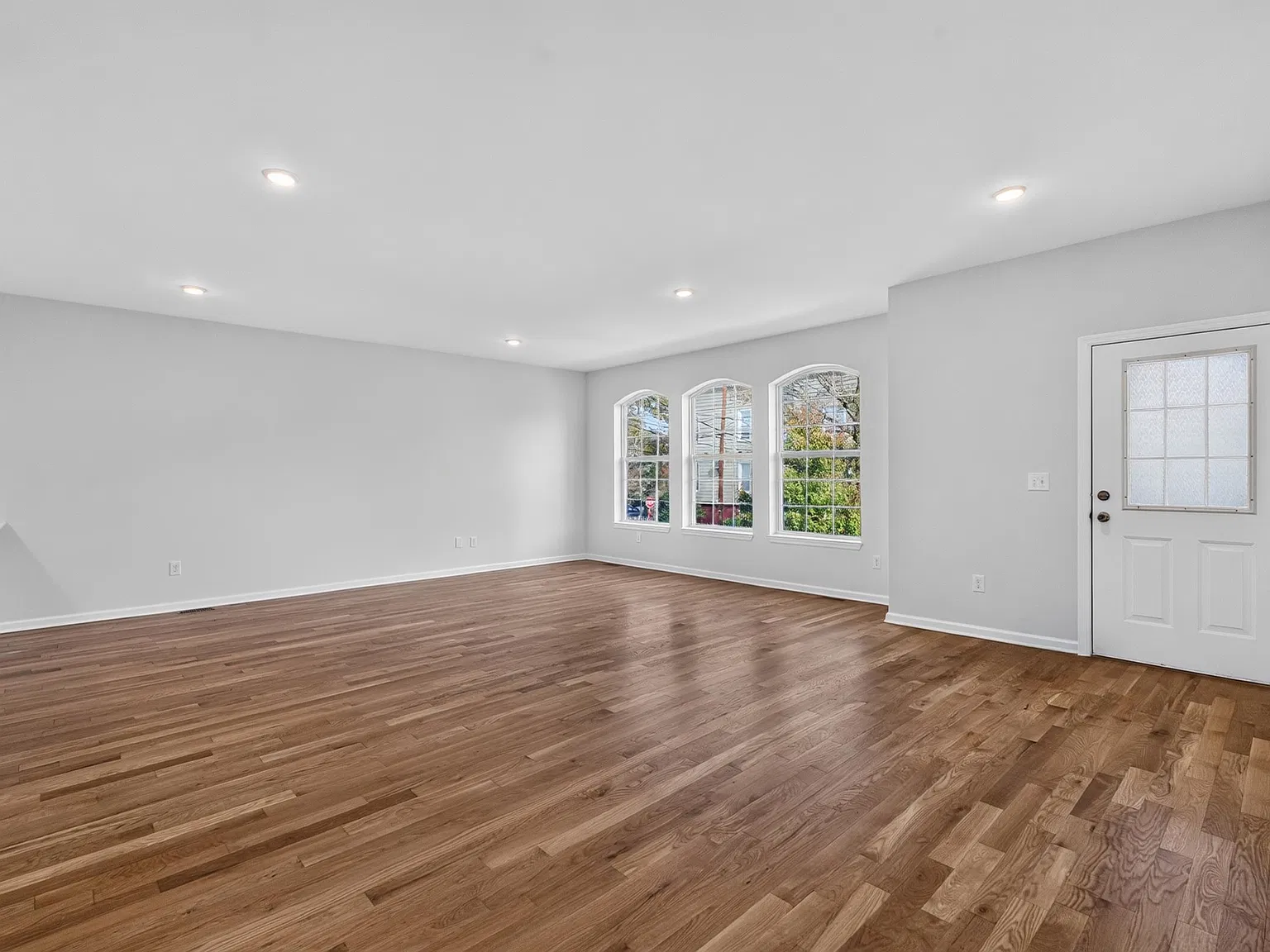 4 bed, 3.0 bath, 2664 sqft, $5,000 — Photo 4