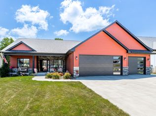 7113 Spring Creek Dr, Bettendorf, IA 52722