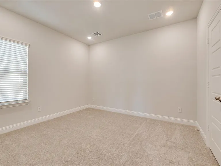 7005 Sunset Blvd — Photo 19