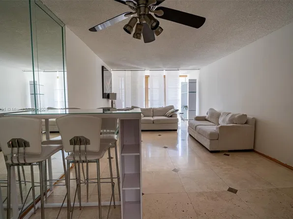 701 Three Islands Blvd APT 506, Hallandale, FL 33009