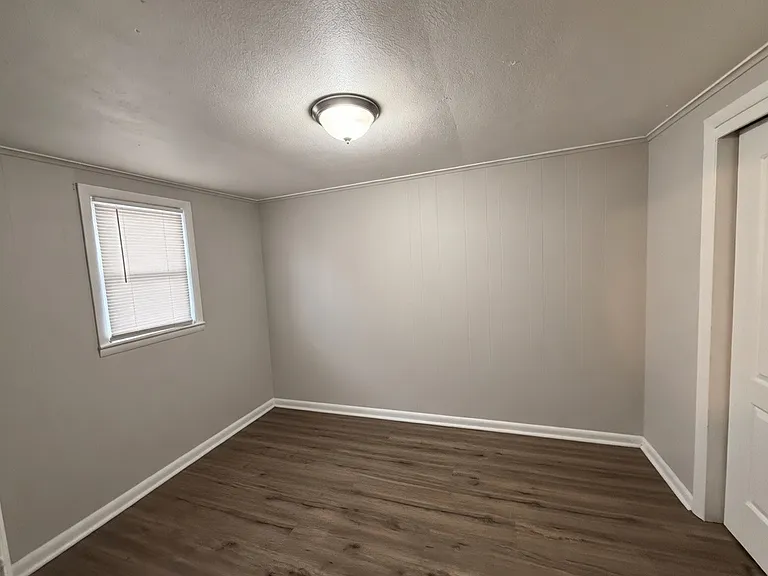 308 E Walnut St #4 — Photo 6