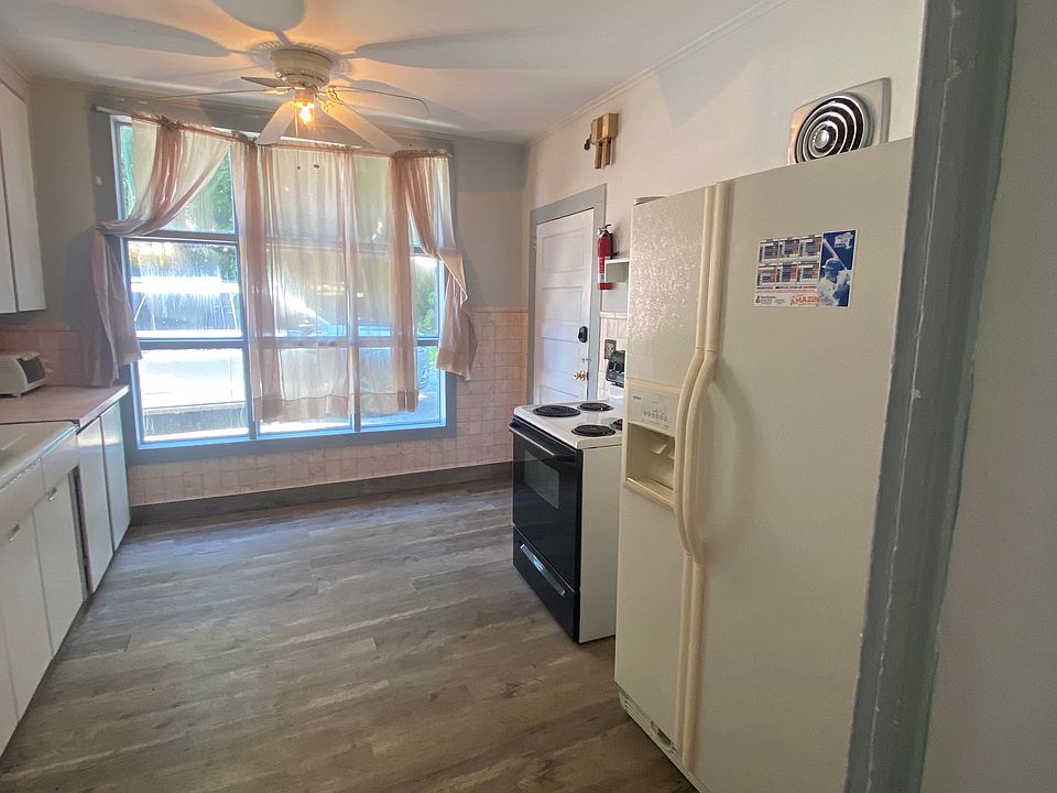 Apt 1 Kitchen