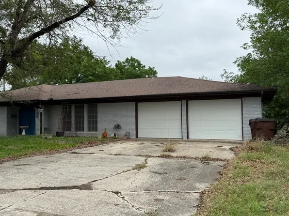 906 Merritt, Lockhart, TX 78644