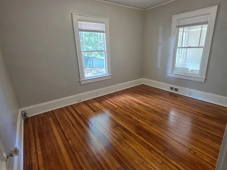 1346 Westbrook Plaza Dr — Photo 11