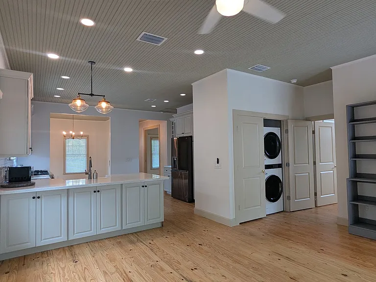 720 NW 3rd St — Photo 13