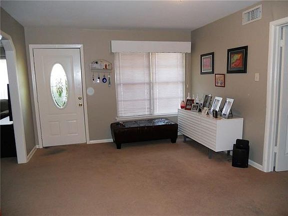 3rd image of 1610 Lewis Dr