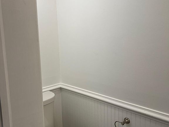 4th image of 1050 Brinker Dr
