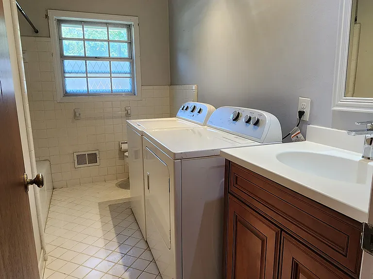 4242 Glenda Dr — Photo 9