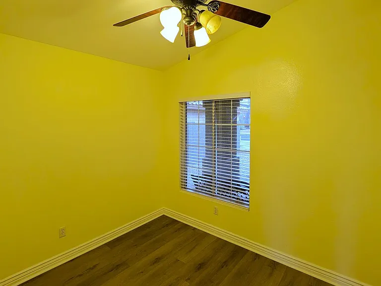 143 S Willow Creek St — Photo 24