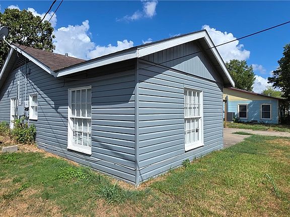 3rd image of 1201 La Valliere St