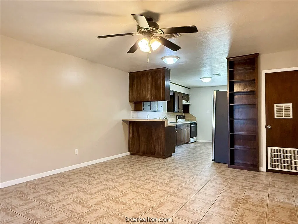 2 bed, 1.5 bath, 943 sqft, $1,100 — Photo 2