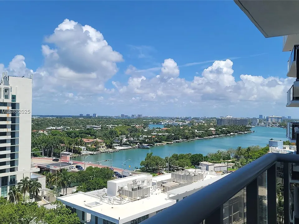 2401 Collins Ave