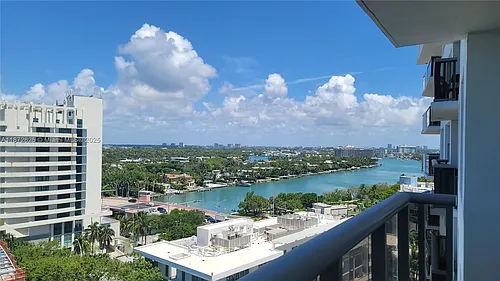 2401 Collins Ave Photo 1