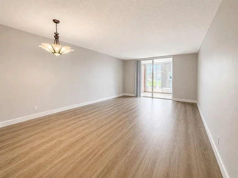 370 NW 76th Ave #202 — Photo 6