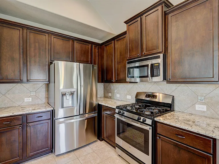 25151 Alina Ln — Photo 6