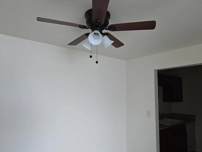 Chateau Apartments — Photo 15