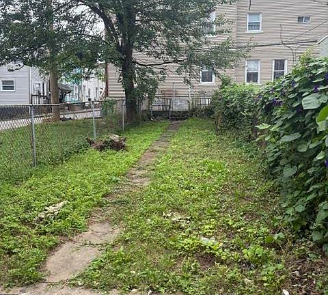 4th image of 528 W Gordon St