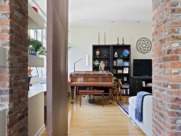 4th image of 252 7th Ave APT 11H