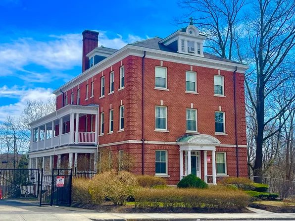 67 Illinois St APT 208, Worcester, MA 01610