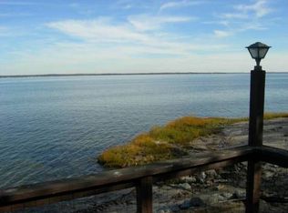 5 Arlington Ave, Warwick, RI 02889