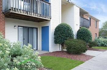 3rd image of 209 Oak Leaf Ct APT B