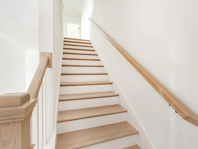 326 E Trinity Ln #B — Photo 9
