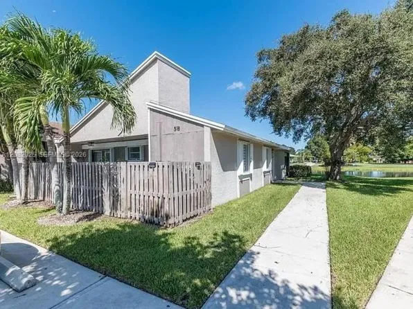 518 Woodgate Cir #E, Sunrise, FL 33326